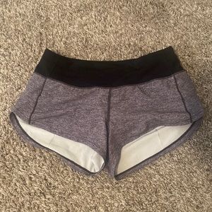 Lululemon grey and black speed up shorts 2.5 inch size 2